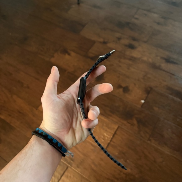 Apple Watch SE 44mm GPS, Space Gray Aluminum with Black Band - Picture 2 of 5